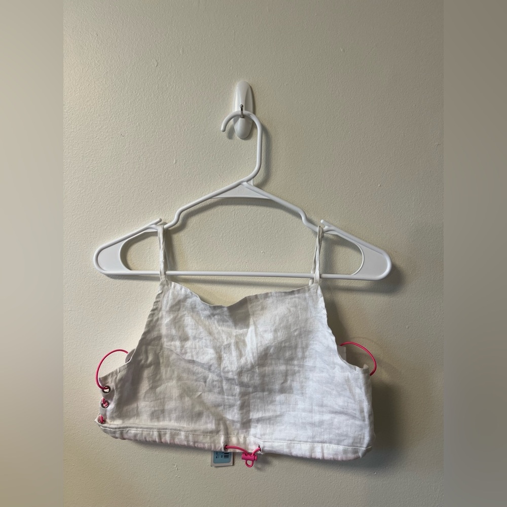 Millau white cropped tank top with pink adjustable lace.